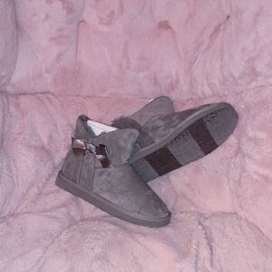 Girls 3 - NEW Gray Boots with Bow Accent